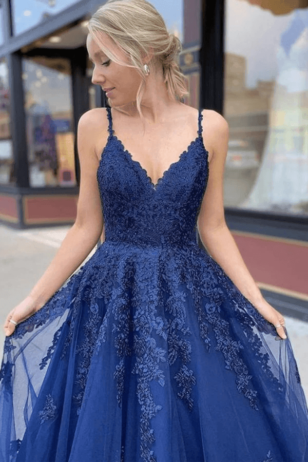 Vestido de festa comprido em tule azul marinho com corte A e renda PSK205