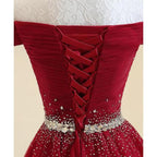 Vestido de festa azul-marinho com decote em A e ombro de fora, em tule e missangas PG737