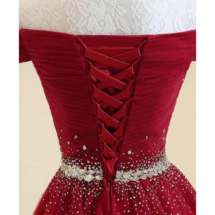 Vestido de festa azul-marinho com decote em A e ombro de fora, em tule e missangas PG737