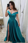 Robe de soirée ou de bal vert satin asymétrique décolleté bateau avec fente  PM235