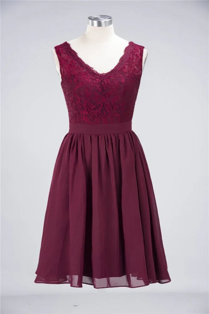 A-Line Rüschen Chiffon Spitze V-Ausschnitt Abendparty-Kleid Ärmelloses Kniebundlanges Homecoming-Kleid