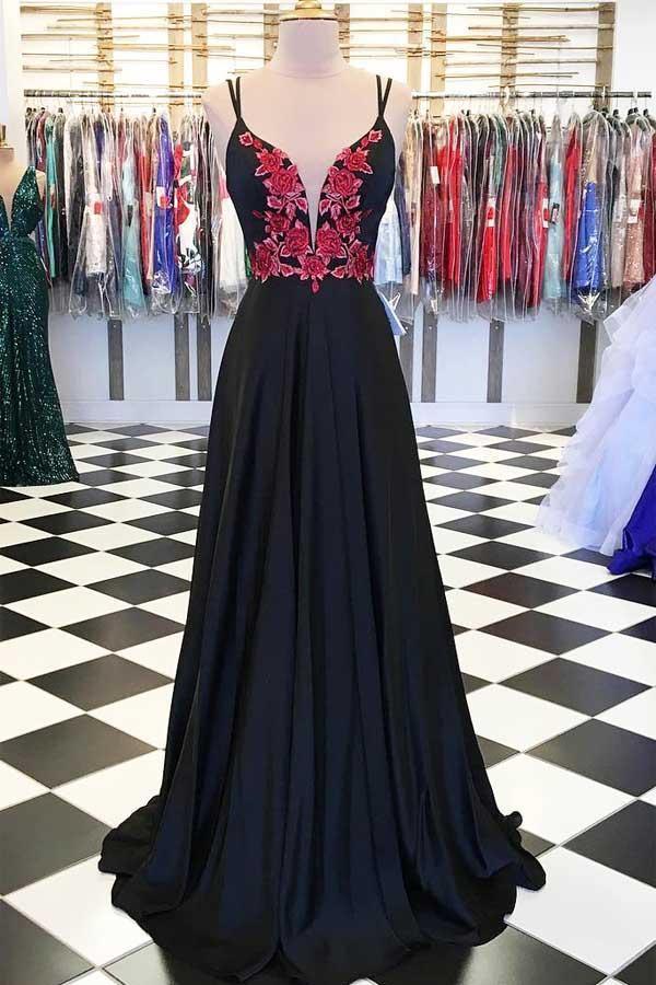 Vestido de festa preto comprido com alças finas e apliques florais em cetim PG863