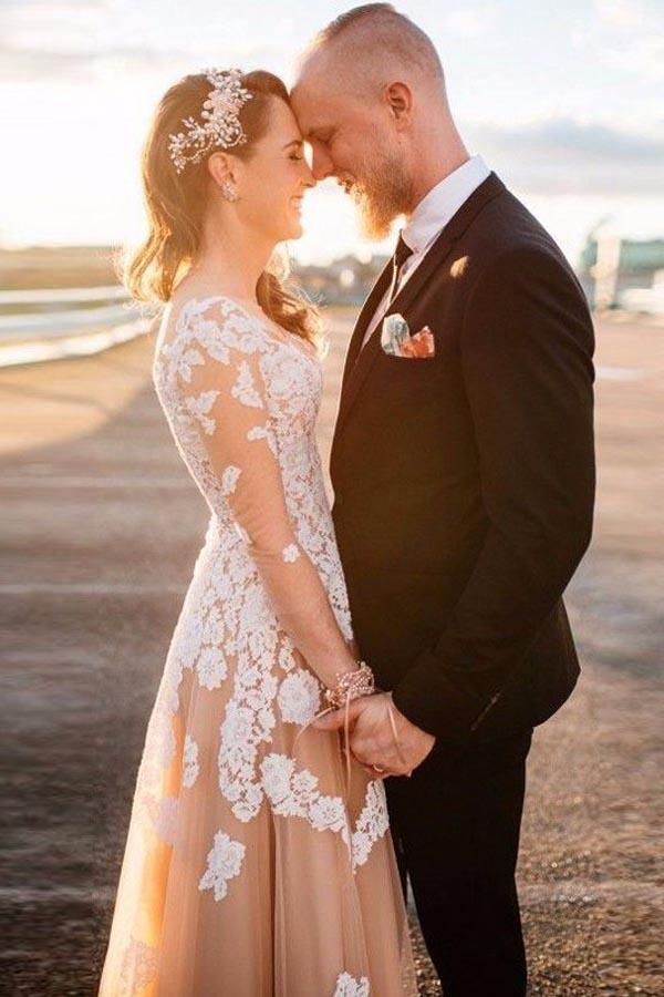 Vestido de festa em tule com decote em A e mangas 3/4 com aplicações PG693