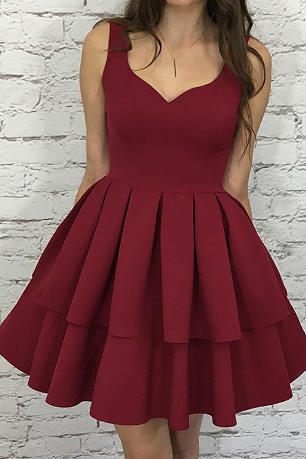Vestido de Seda para el Baile de Bienvenida PG193, Escotado en Pico, Línea A, Corto, Borgoña, con Niveles y Elástico