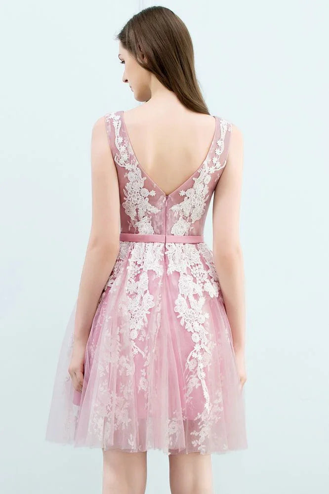 Robe de bal trapèze courte manches courtes sans bretelles avec applications de dentelle en tulle