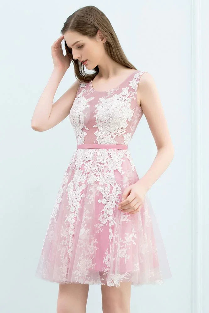 Robe de bal trapèze courte manches courtes sans bretelles avec applications de dentelle en tulle