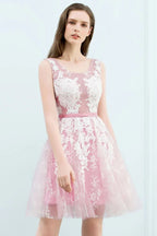 Robe de bal trapèze courte manches courtes sans bretelles avec applications de dentelle en tulle
