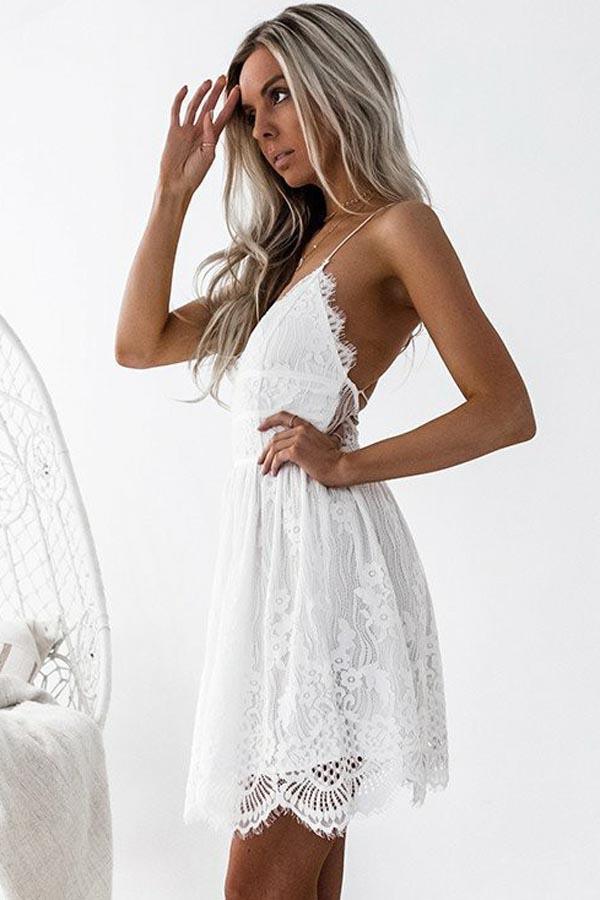 Robe de bal à bretelles spaghetti en ligne A avec entrecroisement en dentelle blanche PG191