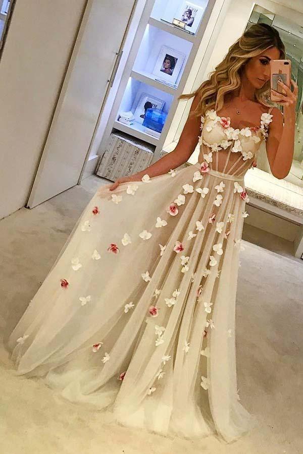 Vestido de festa em tule marfim com alças finas e cauda longa, corte A, com flores PG804