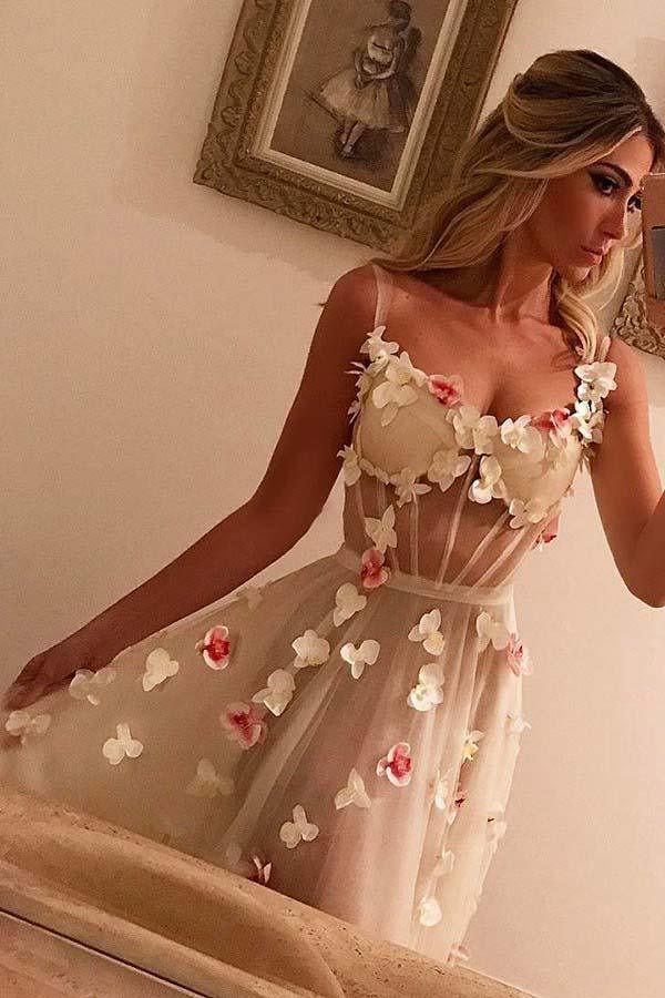 Vestido de festa em tule marfim com alças finas e cauda longa, corte A, com flores PG804