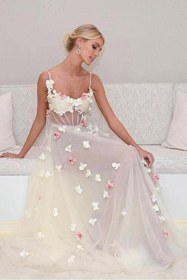 Vestido de festa em tule marfim com alças finas e cauda longa, corte A, com flores PG804