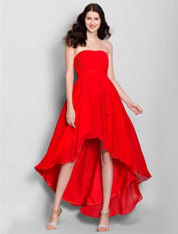 A-Linien-Brautjungfernkleid aus trägerlosem, asymmetrischem Chiffon mit seitlicher Drapierung