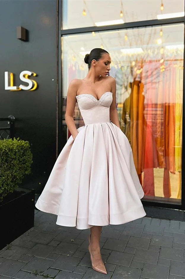 Vestidos cortos de fiesta de graduación con escote de corazón y línea A con abalorios