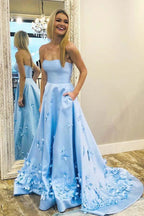Vestidos de festa compridos com aplicações florais 3D em azul-celeste e corte em A com bolso PG988