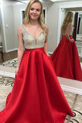 Robe de bal rouge en satin perlé, longue jusqu'au sol, dos nu, col en V et coupe évasée PSK020
