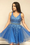 Vestido corto de fiesta azul con escote en V y aplicaciones PD423 para homecoming