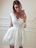 Robe de bal ou de rentrée blanche en dentelle, à manches longues, col en V et coupe évasée