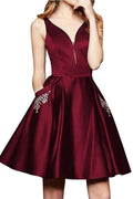 Robe de bal satinée bordeaux à col en V et perles avec poches  PD262