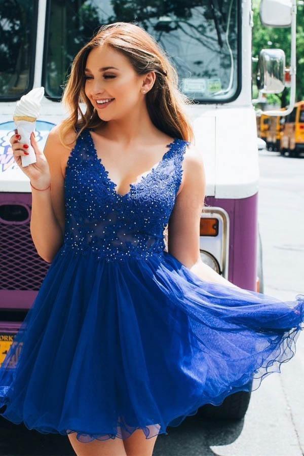Vestidos de festa azul royal com decote em V e tule com missangas e aplicações PD261