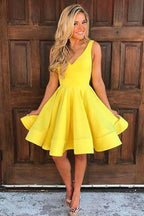 Vestido corto de satén amarillo en línea A para baile de graduación Vestido para el baile de otoño Vestidos cortos para baile de graduación PG113