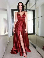 Vestidos de festa em cetim sem mangas com decote em V e elegantes folhos em linha A