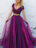 Vestidos de graduación de dos piezas tipo A-line/elegantes con escote en V, mangas cortas, largo hasta el suelo, abalorios y tul