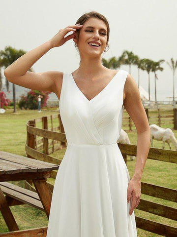 A-Linie/Princess-Linie Chiffon Rüschen V-Ausschnitt Ärmellos Bodenlang Brautkleider