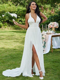 Vestidos de noiva estilo princesa com folhos em chiffon e decote halter, sem mangas e cauda comprida