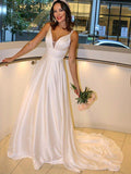 Vestidos de noiva estilo princesa com alças finas, em cetim elástico, com folhos, sem mangas e cauda comprida