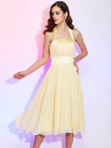 Vestidos de madrinha curtos em chiffon com decote em A/princesa e sem mangas, pregas