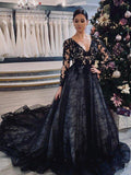 Vestido de novia corte princesa con aplicaciones de encaje, escote en V, mangas largas y cola de corte, estilo línea A