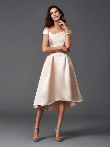 A-Linie/Princess-Linie Schulterfrei Ärmellos High Low Satin Brautjungfernkleider