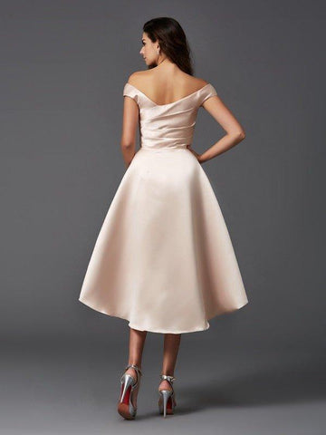 A-Linie/Princess-Linie Schulterfrei Ärmellos High Low Satin Brautjungfernkleider