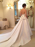 Vestidos de noiva estilo princesa com decote em V e alças finas, sem mangas, cauda comprida