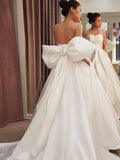 Vestidos de novia corte princesa satinado con lazo, escote corazón, sin mangas y cola barrida