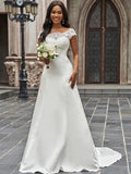 Vestidos de novia corte princesa con escote cuchara, sin mangas, de satén y encaje, con cola de capilla