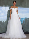 Abito da sposa in tulle con spalline cadenti, senza maniche, drappeggi e strascico spazzato linea A/principessa