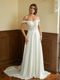 Abito da sposa in crepe stretch con pizzo, spalline cadenti, maniche corte e strascico corto linea A/principessa