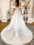 Vestidos de noiva estilo princesa com aplicações em tule, ombro de fora, manga curta e cauda comprida
