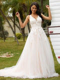 Vestidos de noiva estilo princesa com decote em V, sem mangas, em tule e renda, cauda comprida