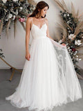 Vestidos de noiva estilo princesa com decote em V, sem mangas, cauda longa e tule