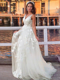 Vestidos de Novia de Línea A/Princesa en Tul, Sin Mangas, con Aplicaciones, Escote en V y Cola Barrida/Cepillada