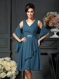 Robe de mariée pour la mère de la mariée en mousseline de soie, sans manches, courte, à décolleté en V princesse et ligne A, avec perles