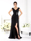 Vestidos de mãe da noiva em corte A/princesa, decote em V, folhos, sem mangas, compridos em chiffon