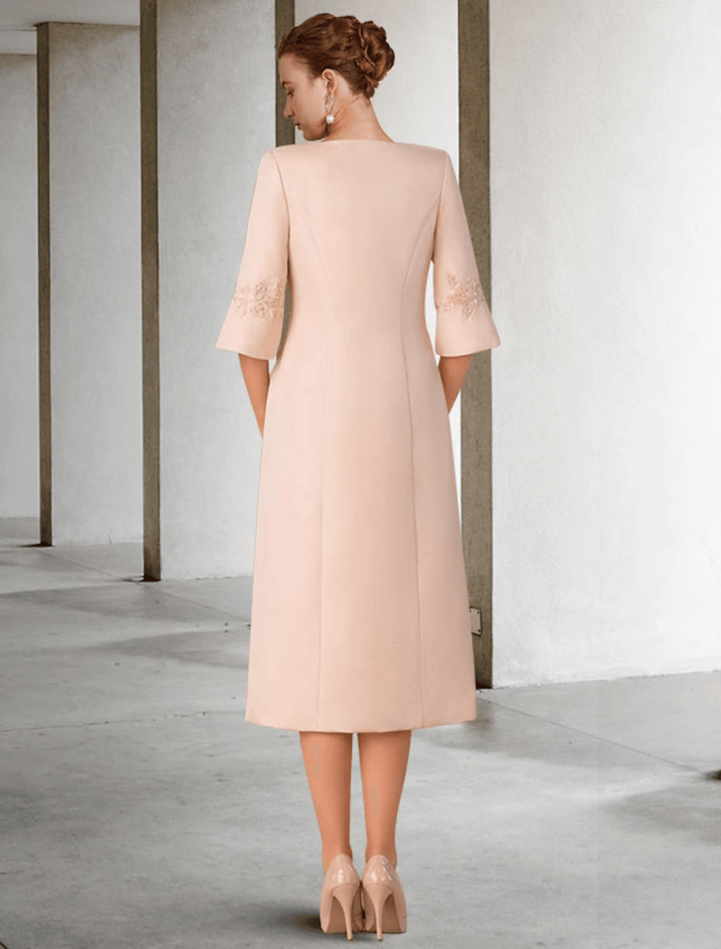 Vestido de mãe da noiva de duas peças, estilo coluna, elegante, com decote em V, comprimento até ao joelho, renda, chiffon elástico, manga curta, com aplicações, drapeado lateral