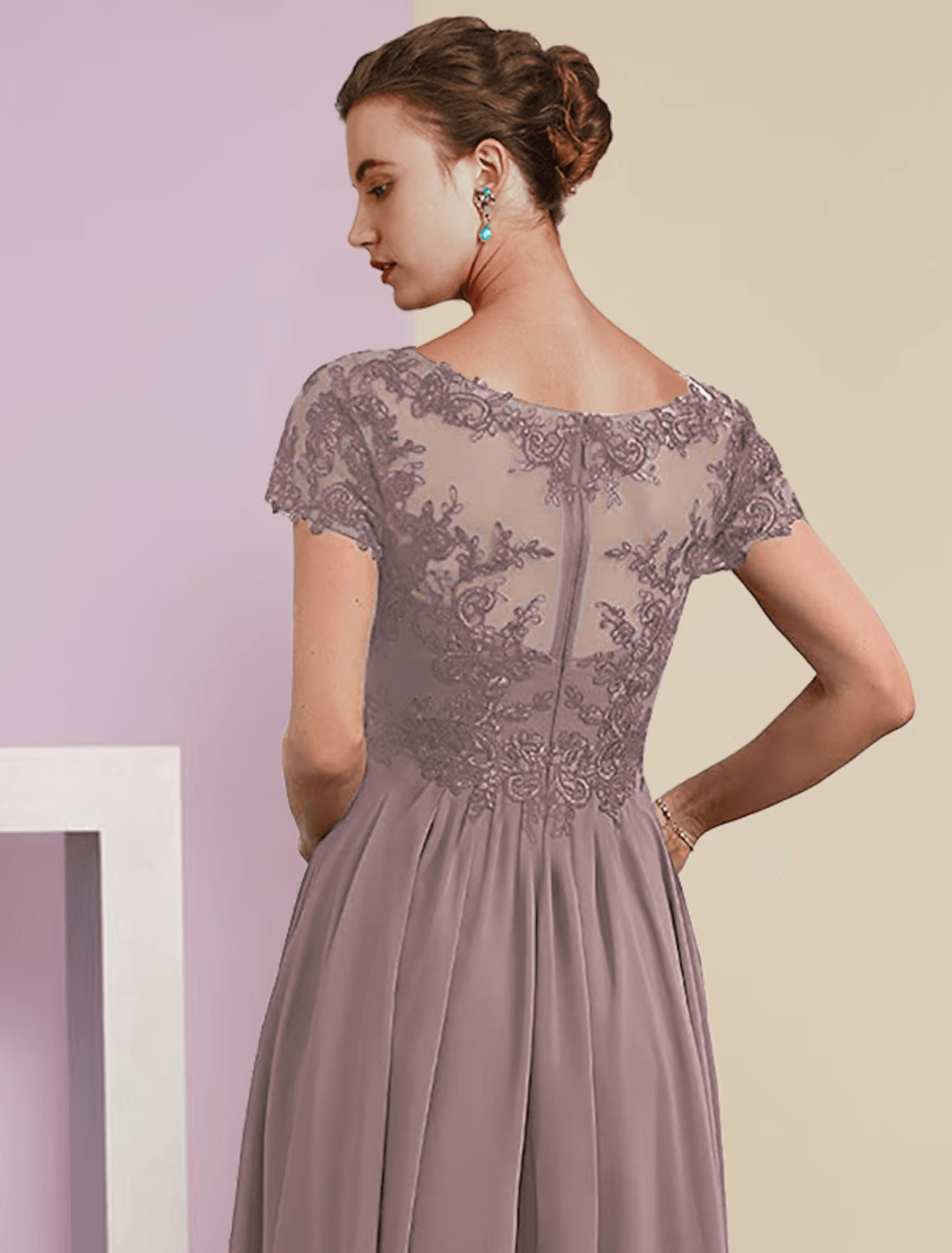 Vestido de mãe da noiva em duas peças, corte A, formal, para convidada de casamento, elegante, decote em V, comprimento chá, renda, manga curta, com pregas e aplicações