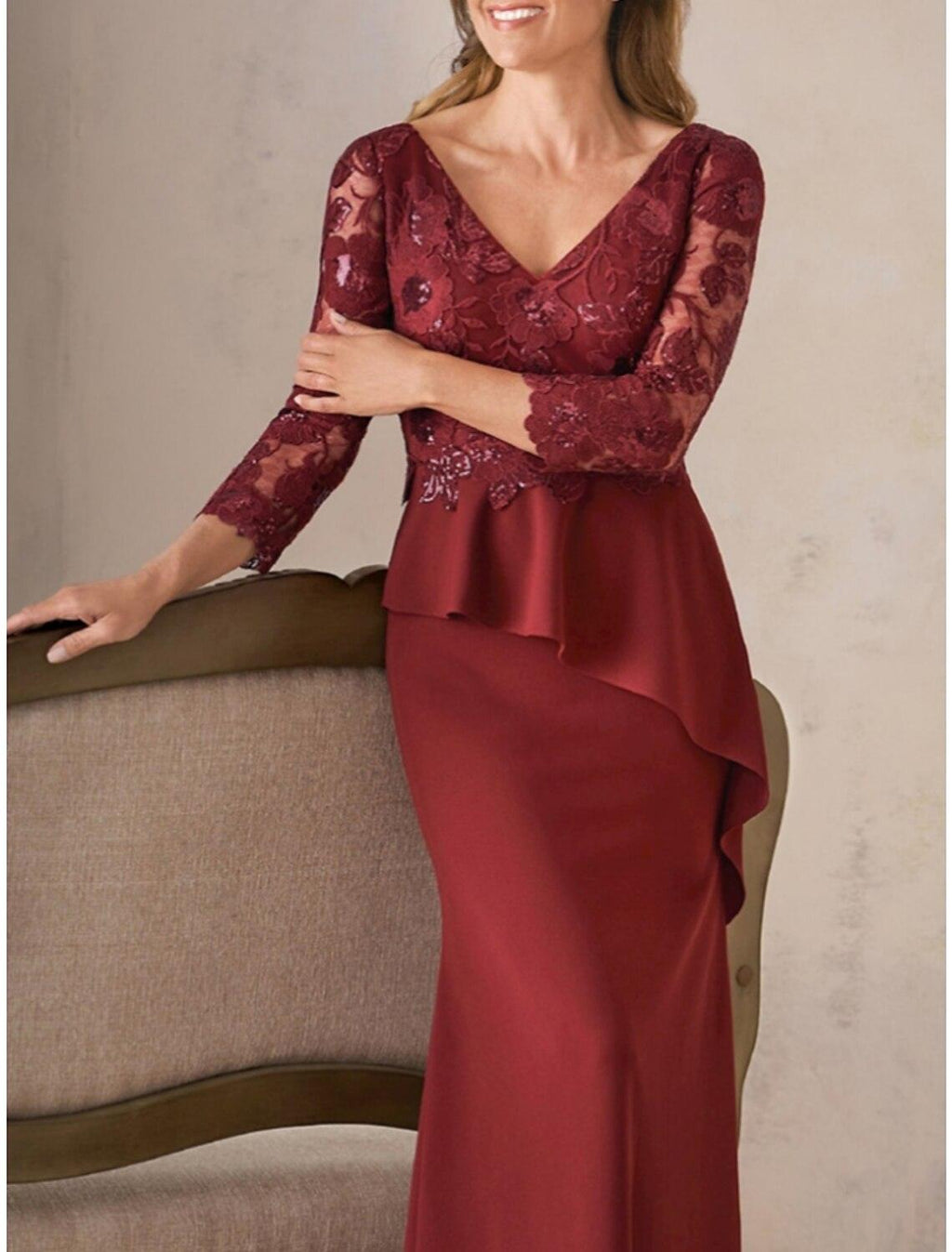 Vestido de festa tubinho/coluna para mãe da noiva, convidada de casamento, elegante, decote em V, comprimento até ao chão, cetim, manga comprida, com renda, lantejoulas, franzido