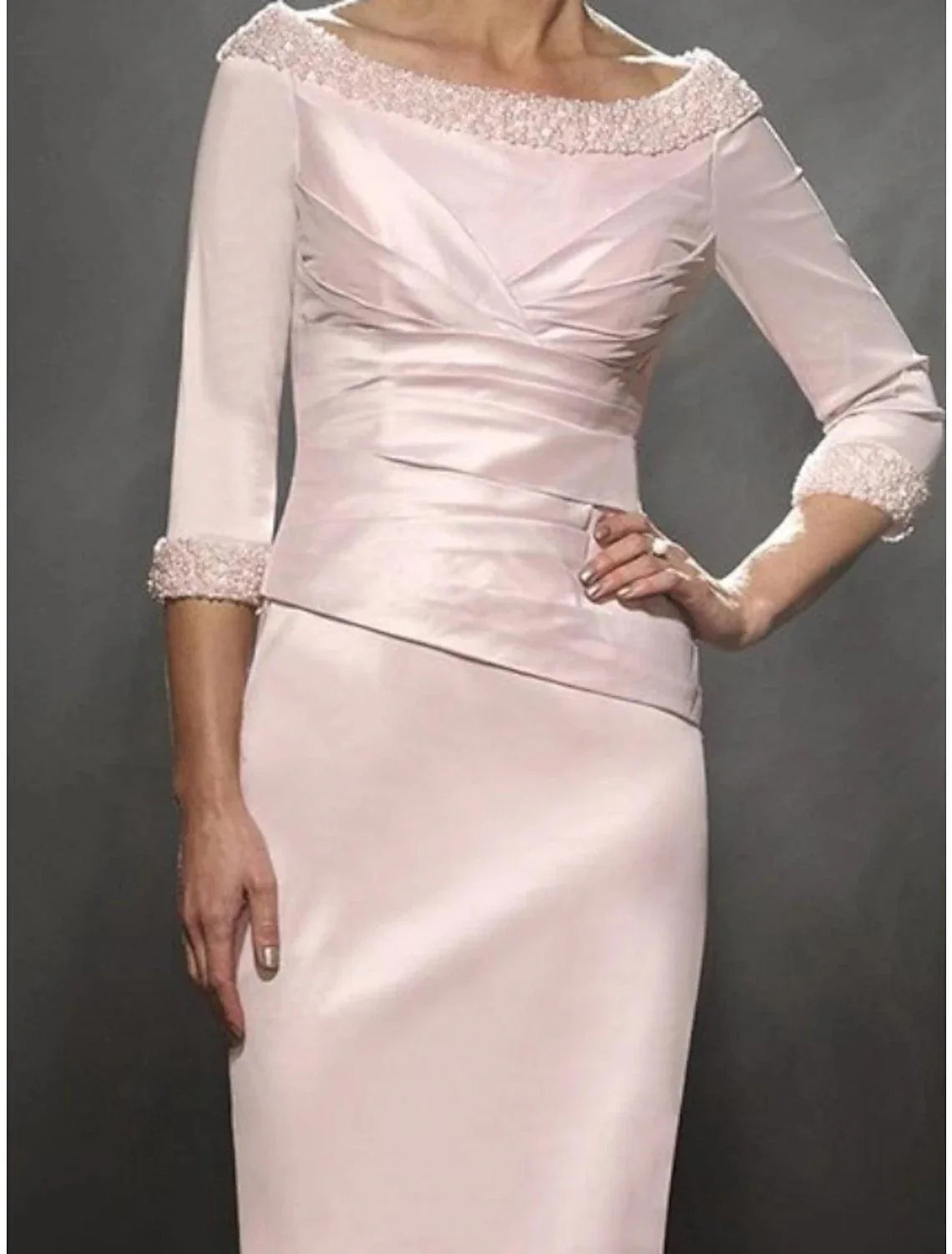 Vestido tubinho/coluna para mãe da noiva, convidada de casamento, elegante, pequeno, decote redondo, curto/mini, tafetá, manga 3/4, com missangas, outono