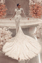 Vestido de Noiva Branco Longo Coluna com Gola Alta, Mangas Compridas e Aplicações na Cauda