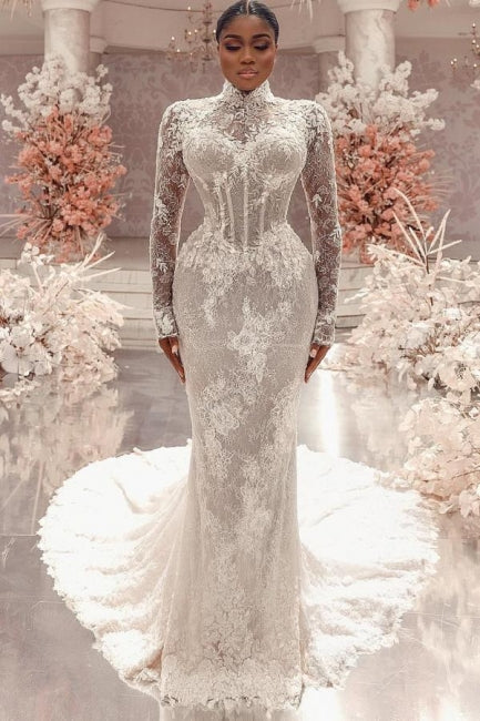 Vestido de Noiva Branco Longo Coluna com Gola Alta, Mangas Compridas e Aplicações na Cauda
